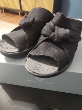 Life Stride Black Knotted Slide Sandal